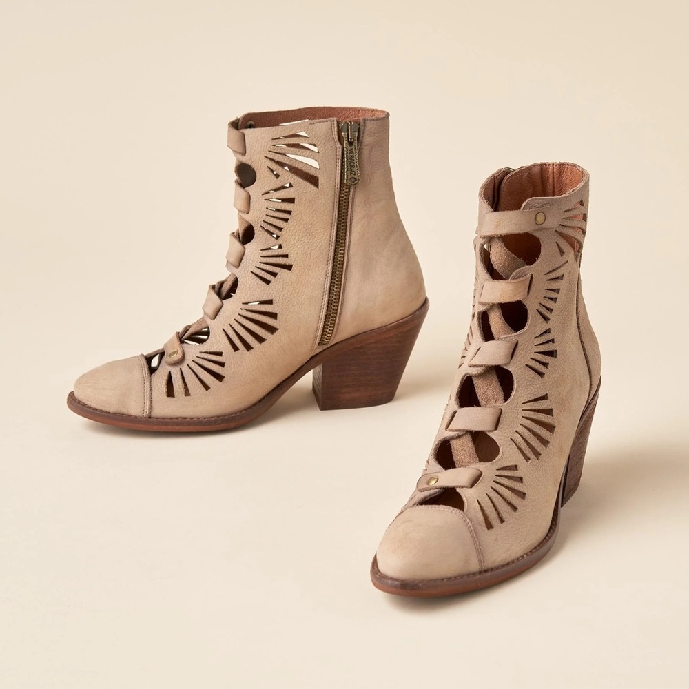 Veracruz Mallory Distressed Leather Cutout Boots Sundance 39 Taupe